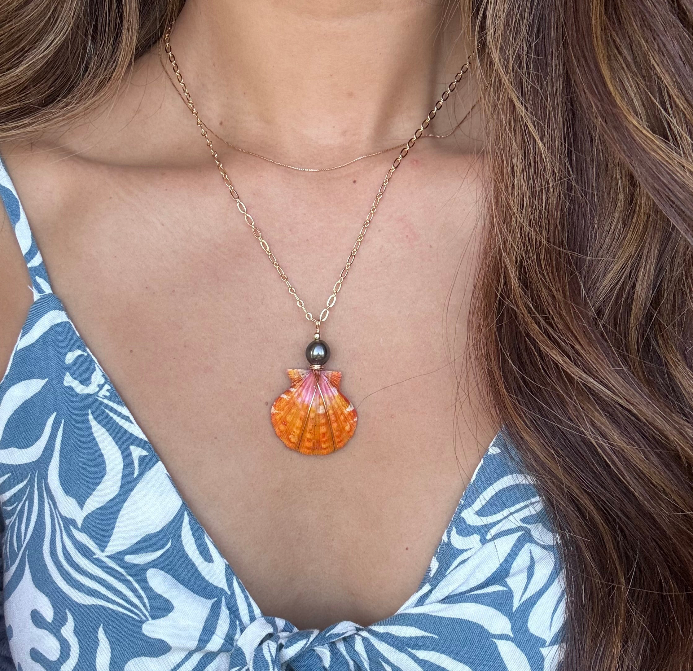 True pair Hawaiian sunrise shell pair Necklace w/ Tahitian pearl