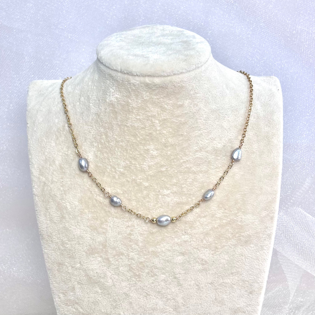 Light gray pearl Necklace