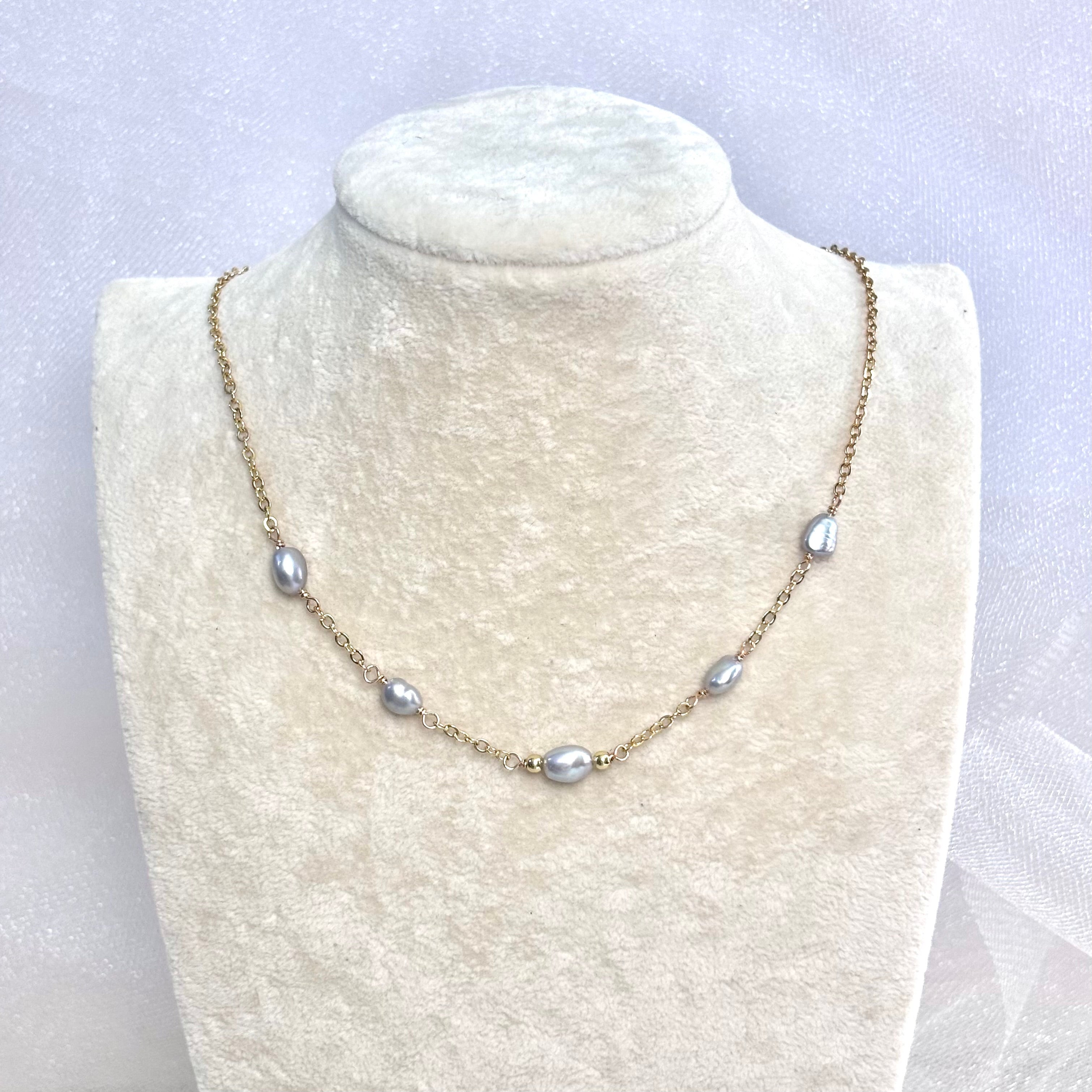 Light gray pearl Necklace