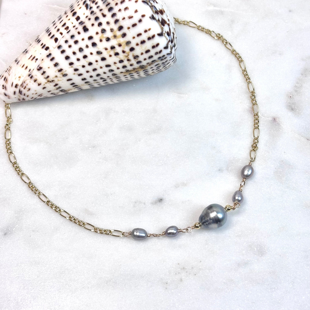Tahitian pearl Necklace w/ gray pearls