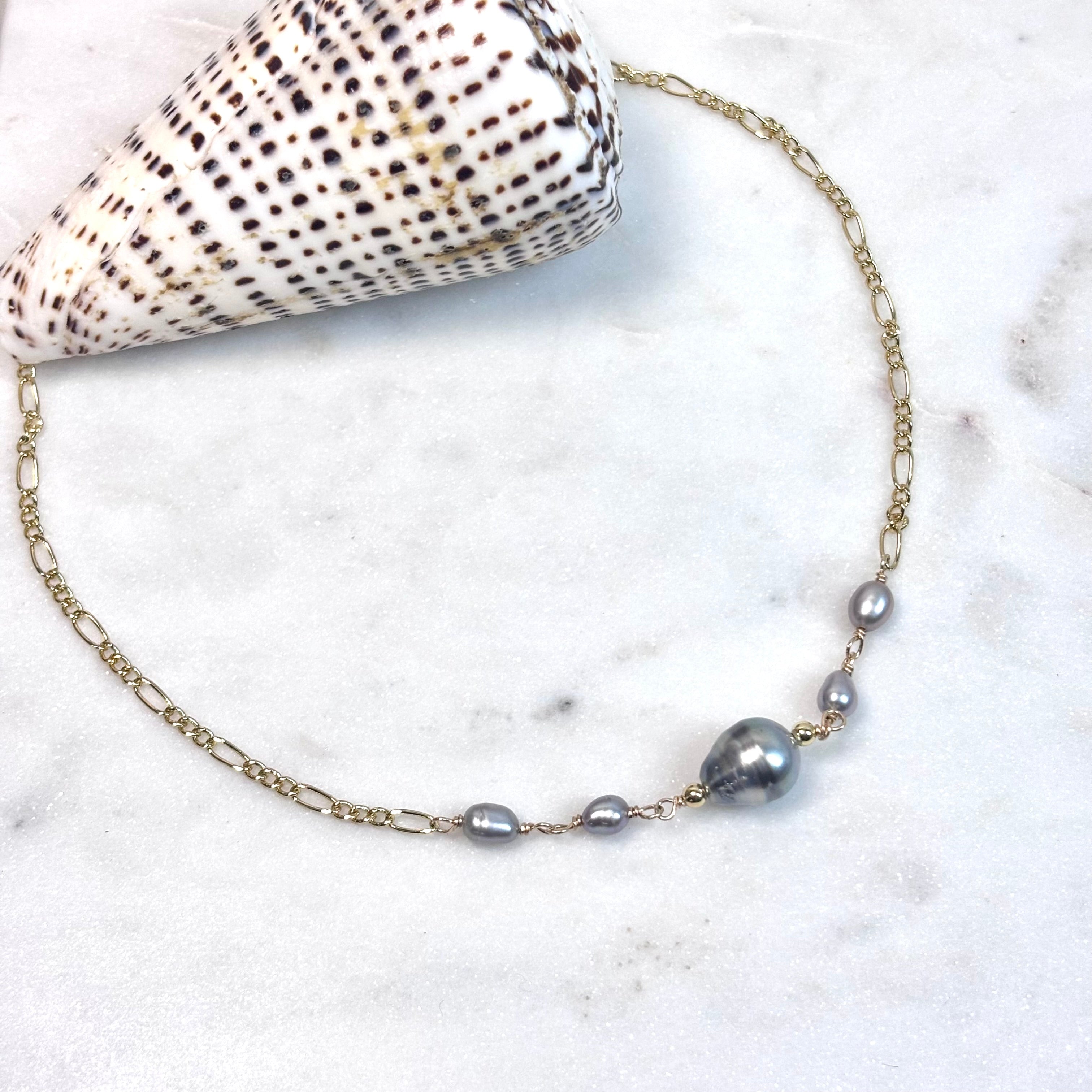 Tahitian pearl Necklace w/ gray pearls