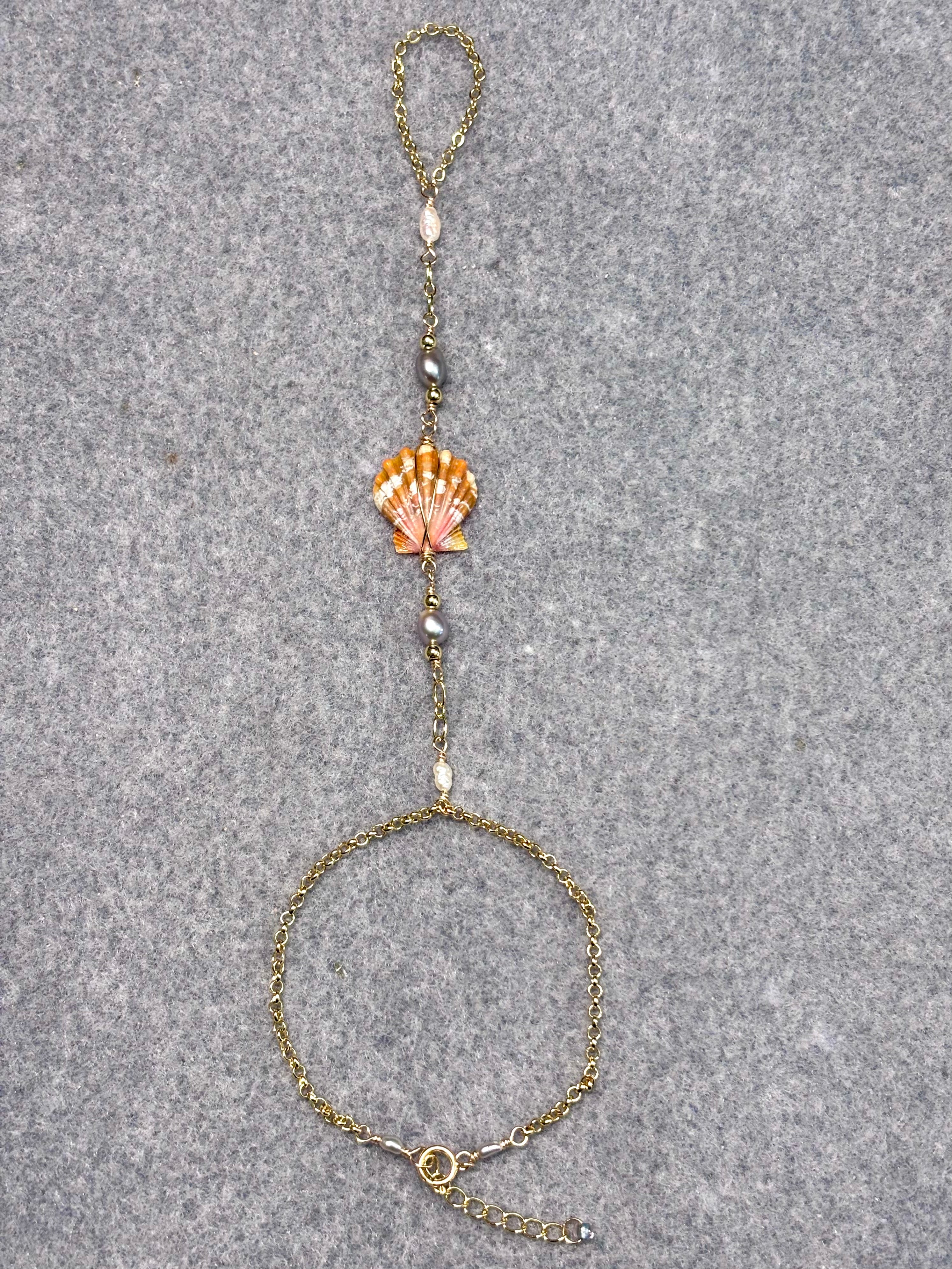 Hawaiian sunrise shell handchain w/ gray pearls