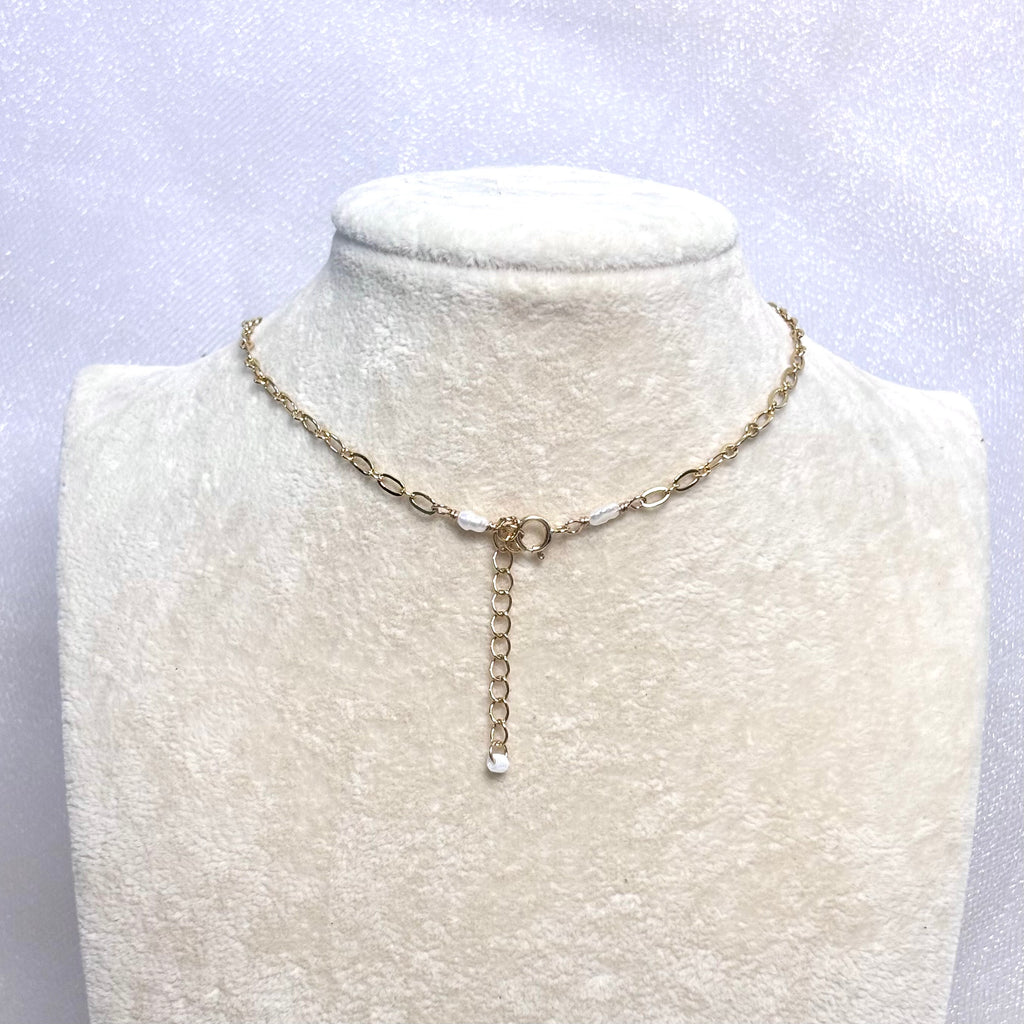 Hawaiian sunrise (albino) shell Necklace w/ Tahitian pearl