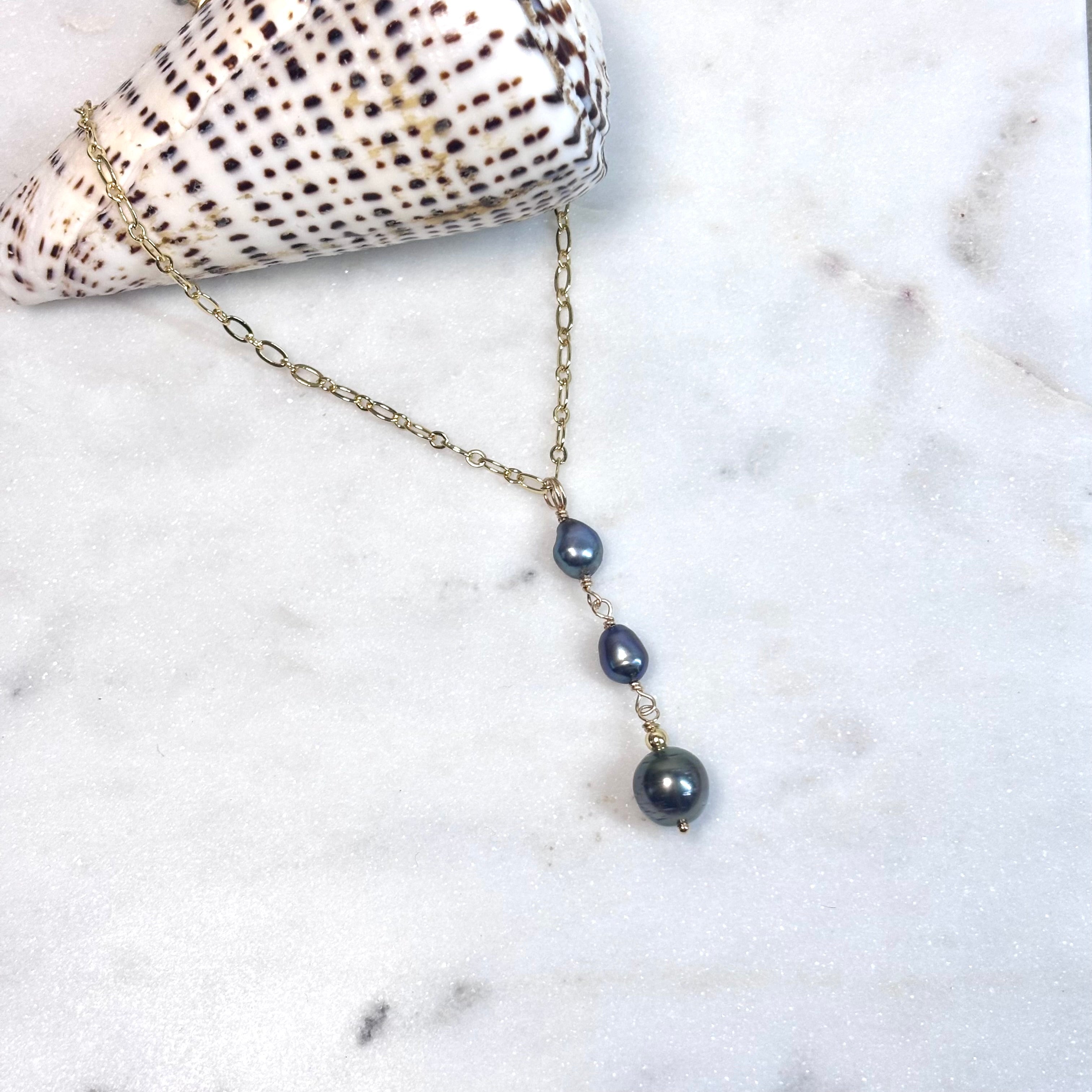 Tahitian pearl Necklace w/ dark pearls
