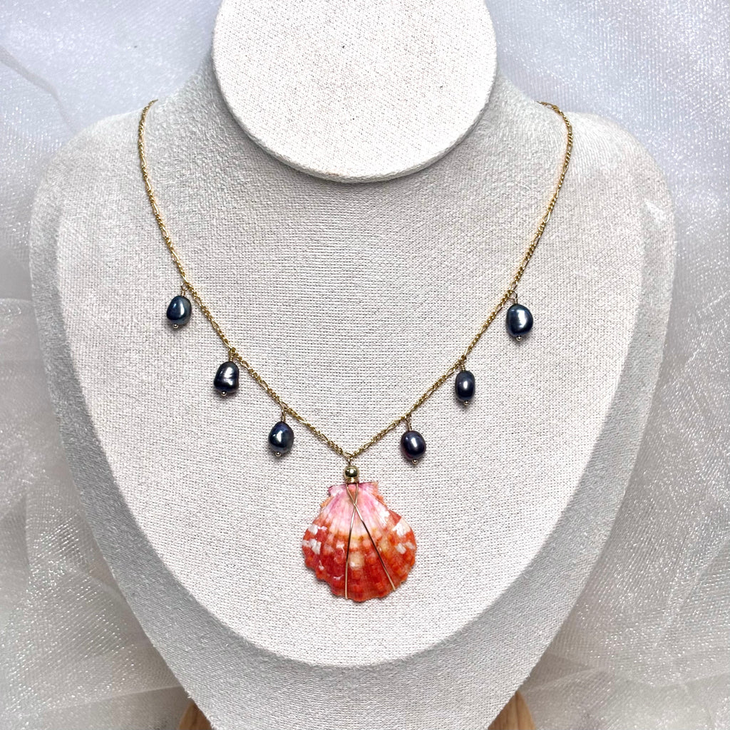 Hawaiian sunrise shell Necklace w/ dark pearls