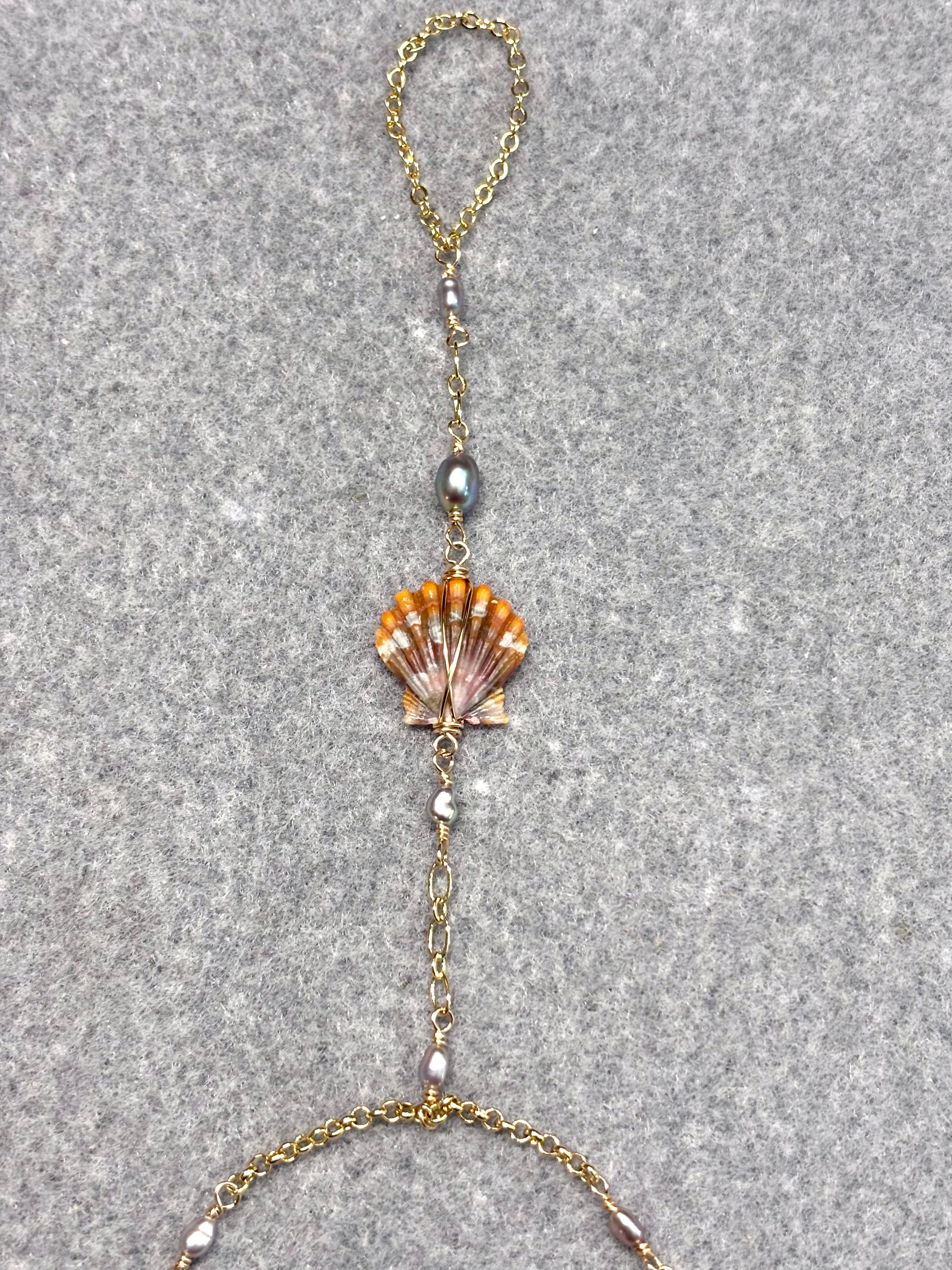 Hawaiian sunrise shell handchain w/ gray pearls