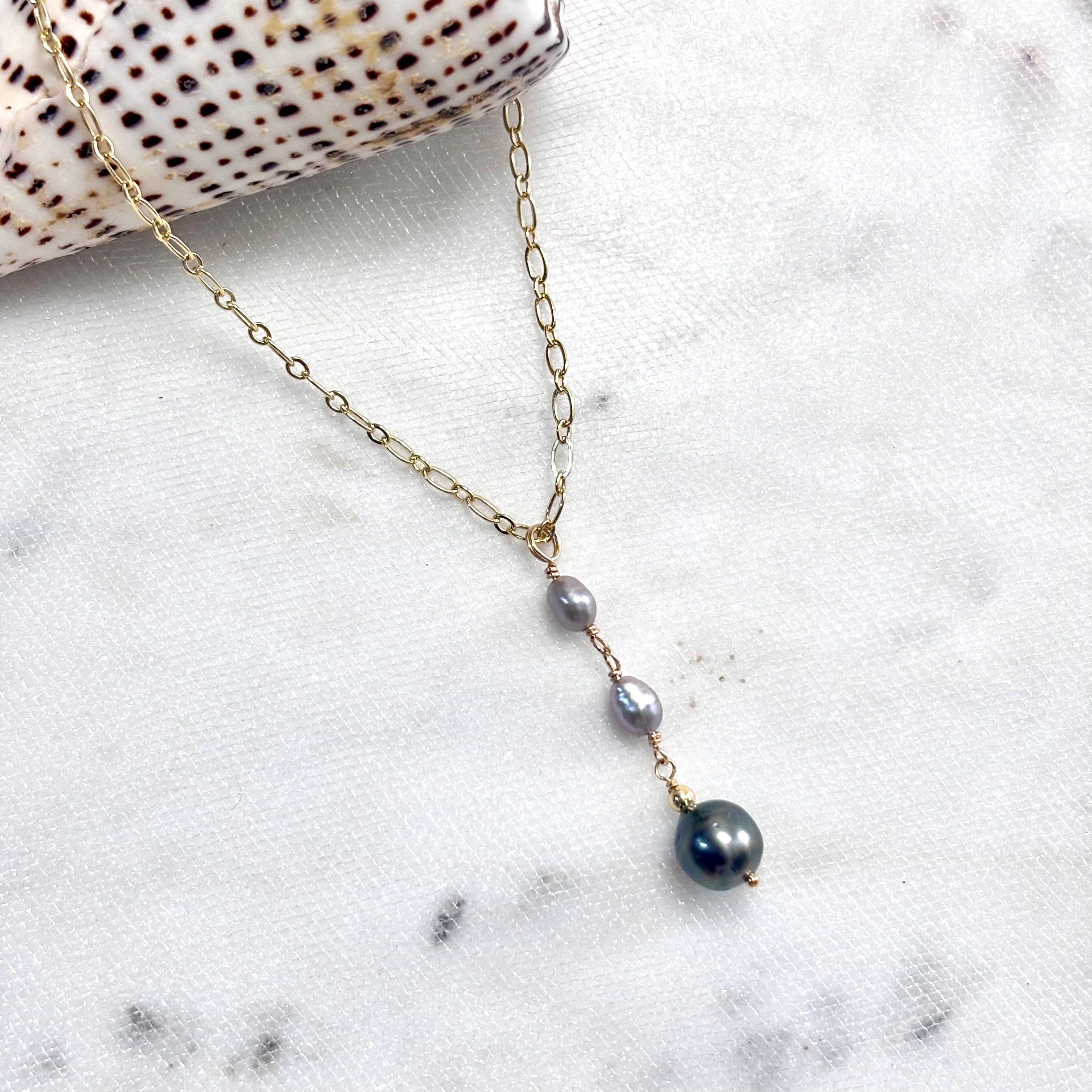 Tahitian pearl Necklace w/ gray pearls