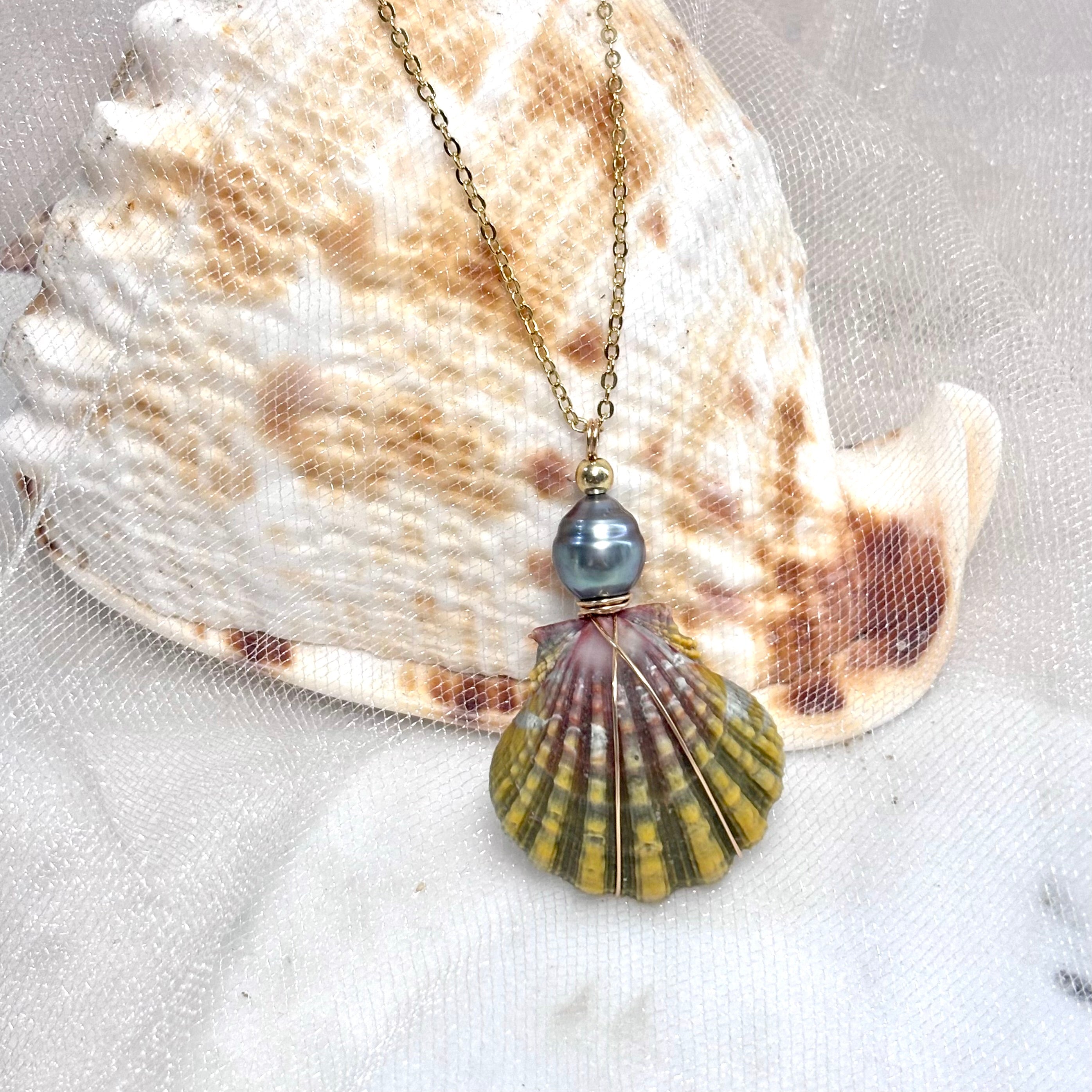 Hawaiian sunrise (moonrise) shell Necklace w/ Tahitian pearl