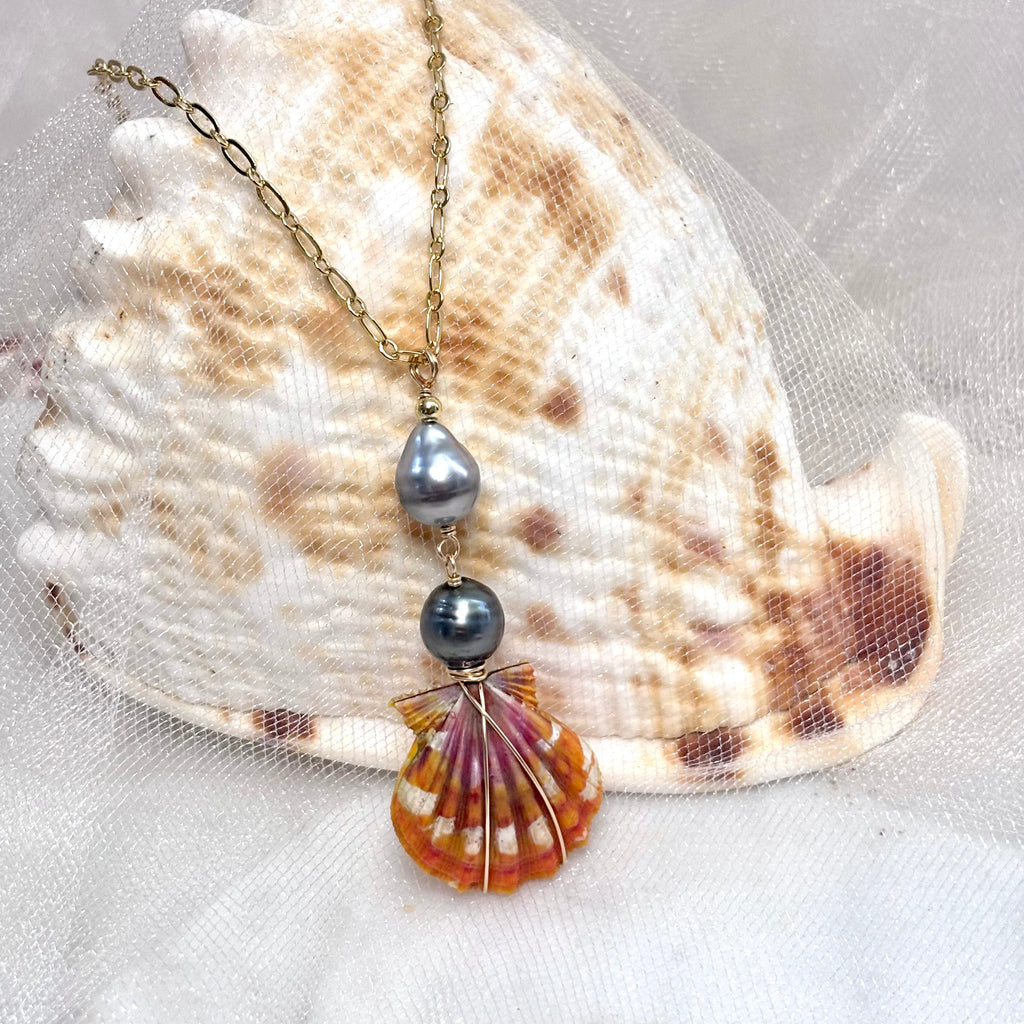 True pair Hawaiian sunrise shell Necklace w/ double Tahitian pearl