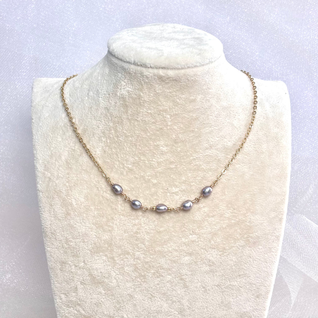 Light gray pearl Necklace