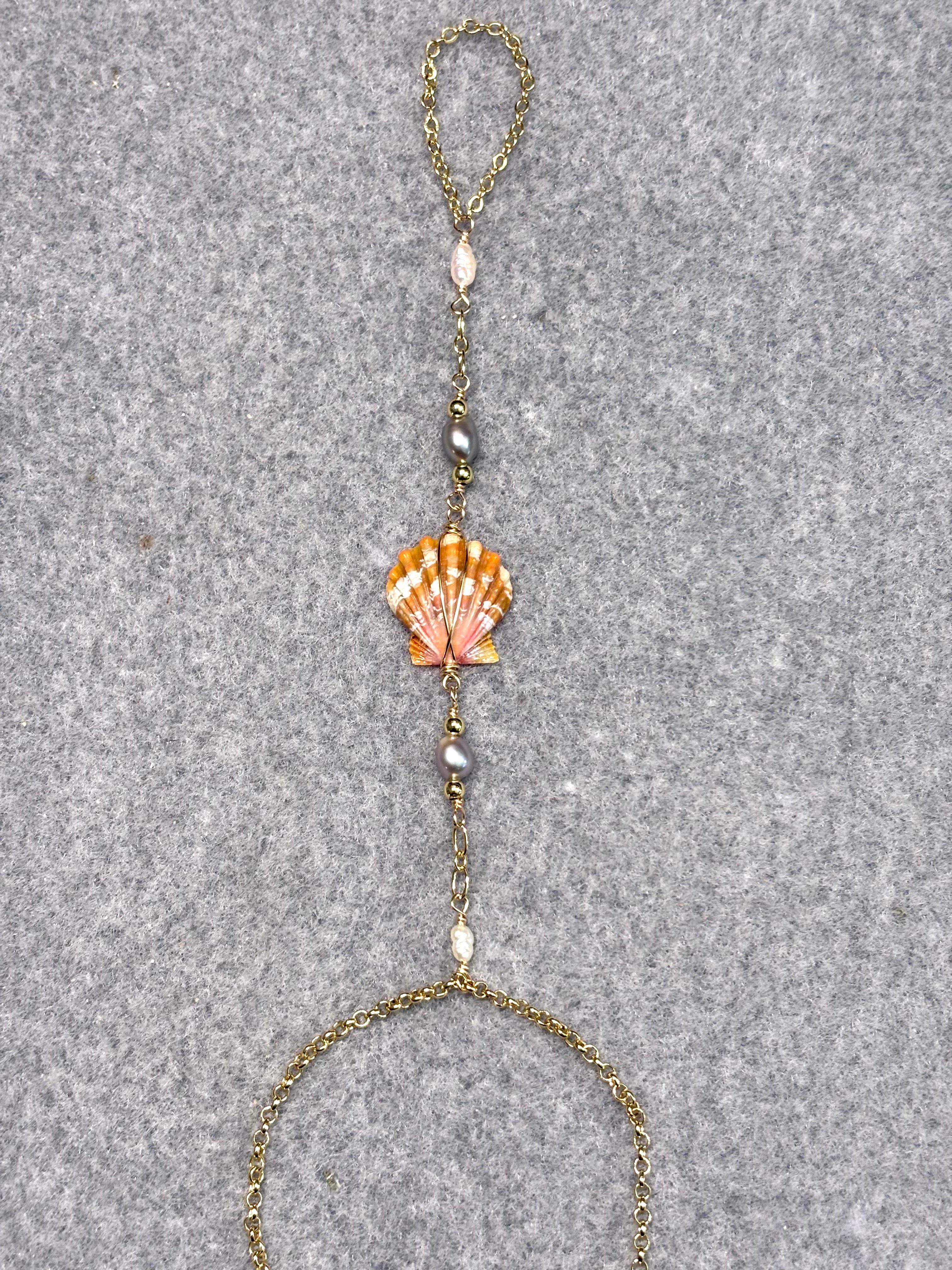 Hawaiian sunrise shell handchain w/ gray pearls