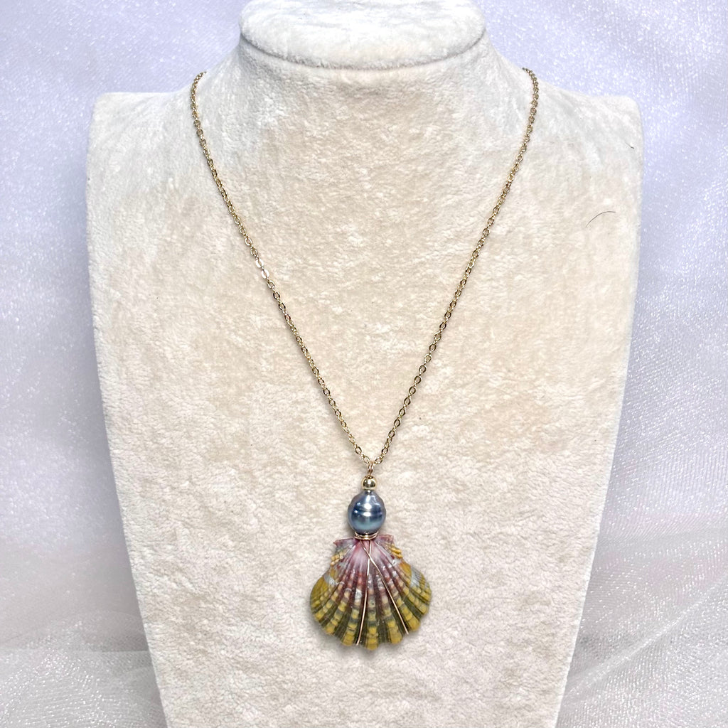 Hawaiian sunrise (moonrise) shell Necklace w/ Tahitian pearl
