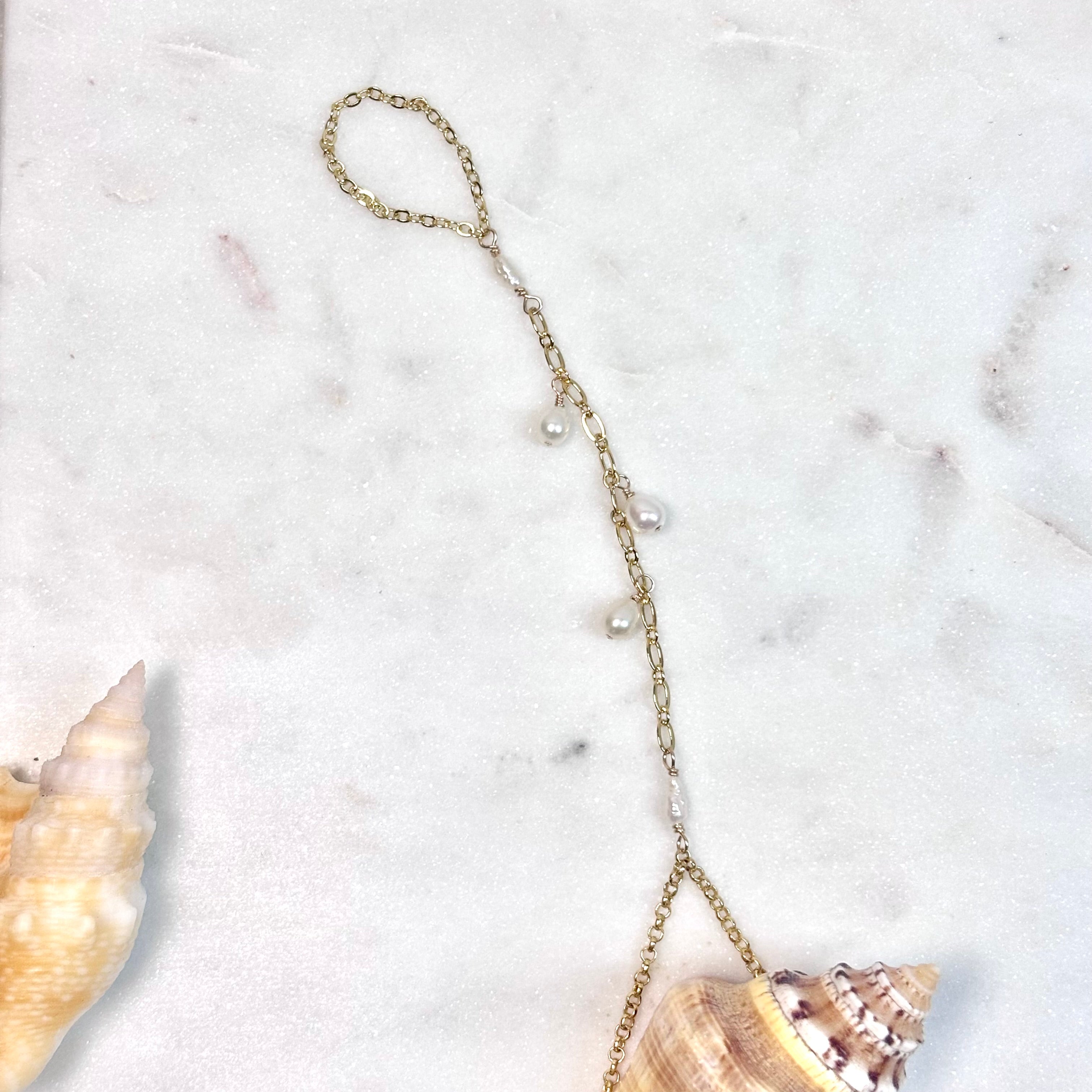 White pearls handchain