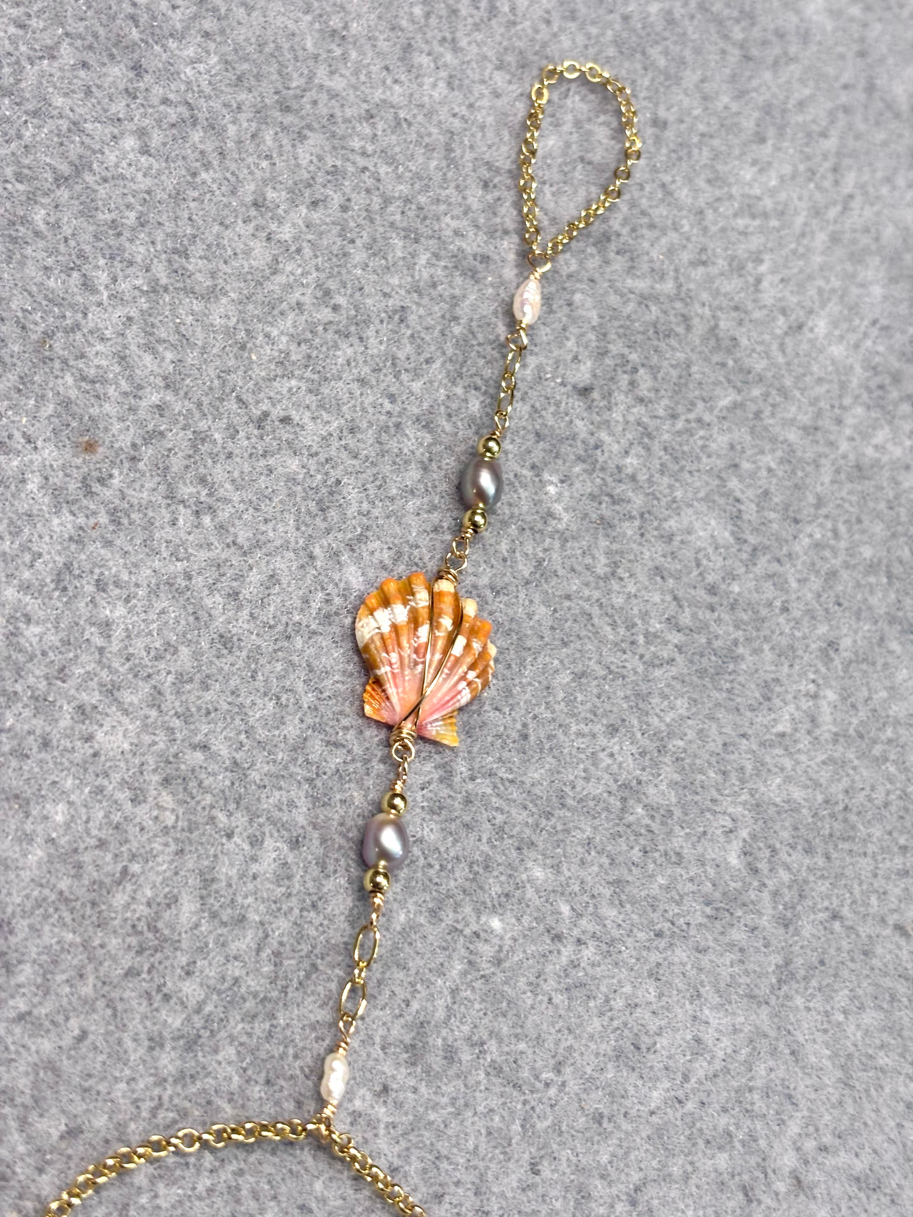 Hawaiian sunrise shell handchain w/ gray pearls