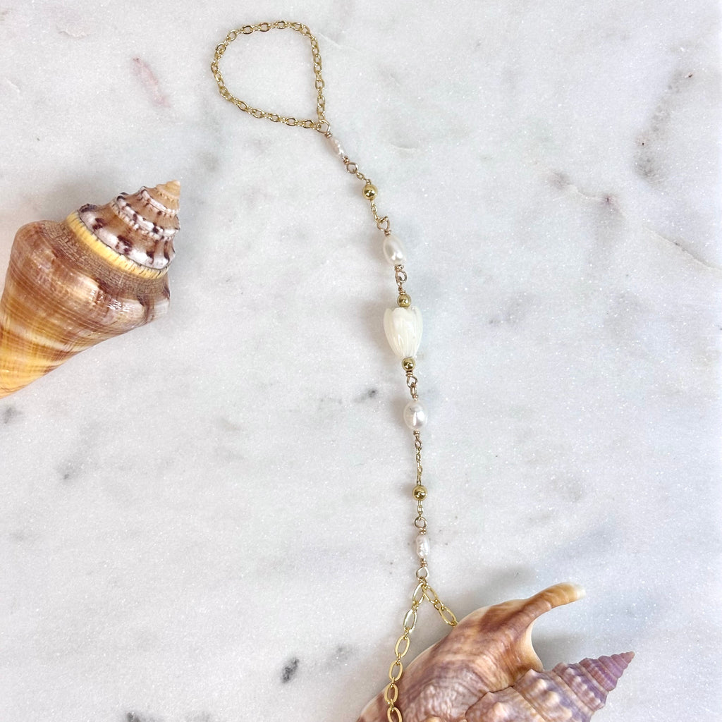 Pikake bead handchain w/ white pearls