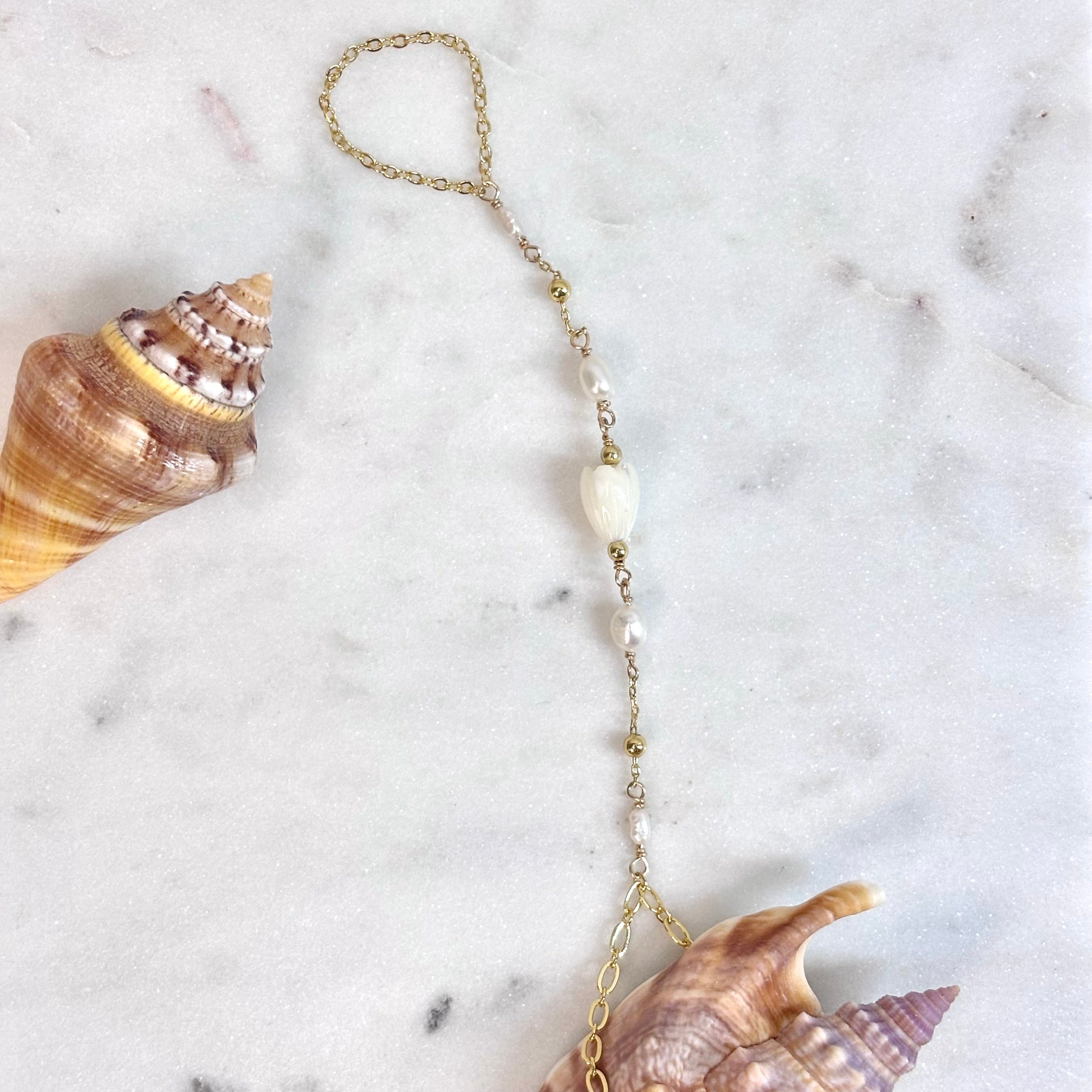 Pikake bead handchain w/ white pearls