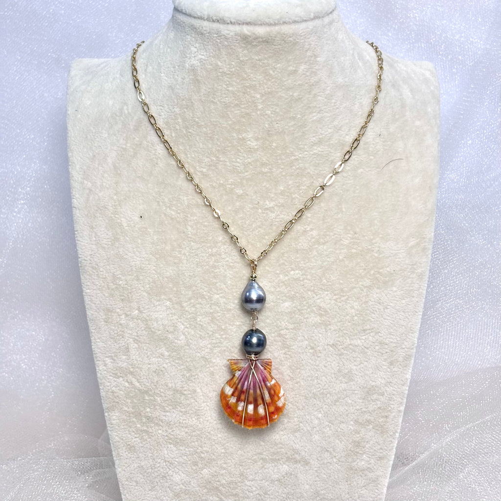 True pair Hawaiian sunrise shell Necklace w/ double Tahitian pearl