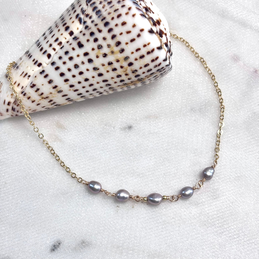 Light gray pearl Necklace