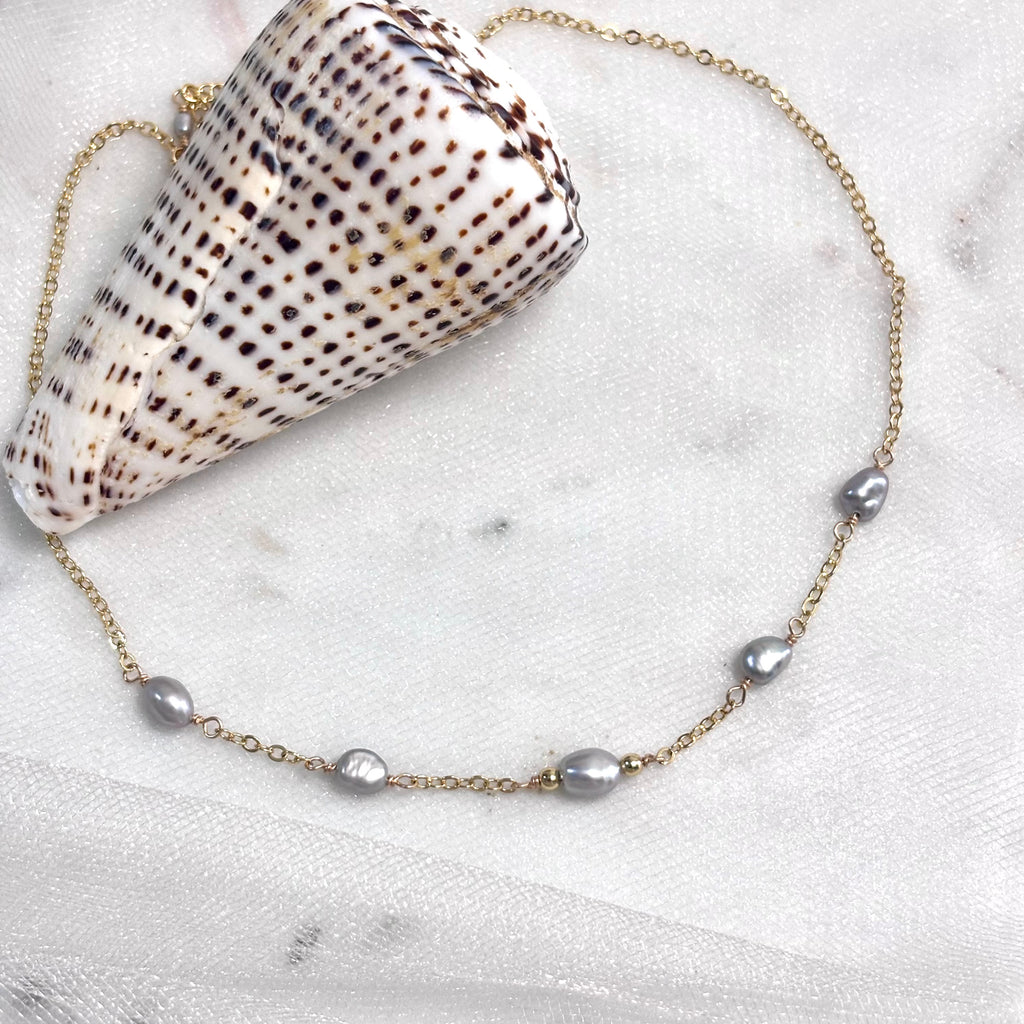Light gray pearl Necklace
