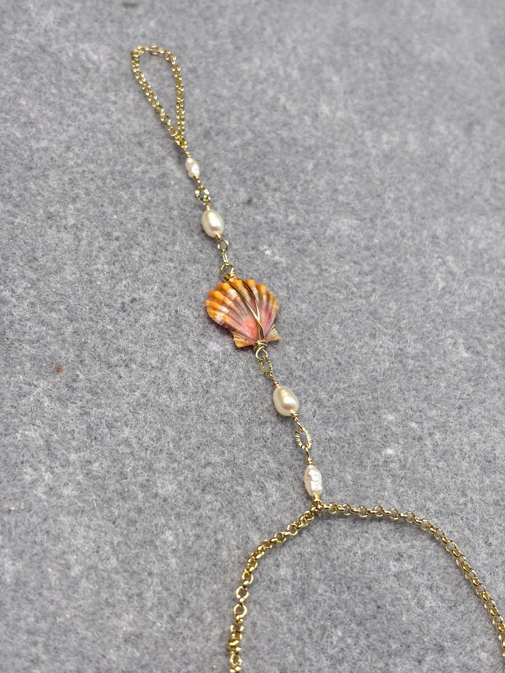 Hawaiian sunrise shell handchain w/ white pearls