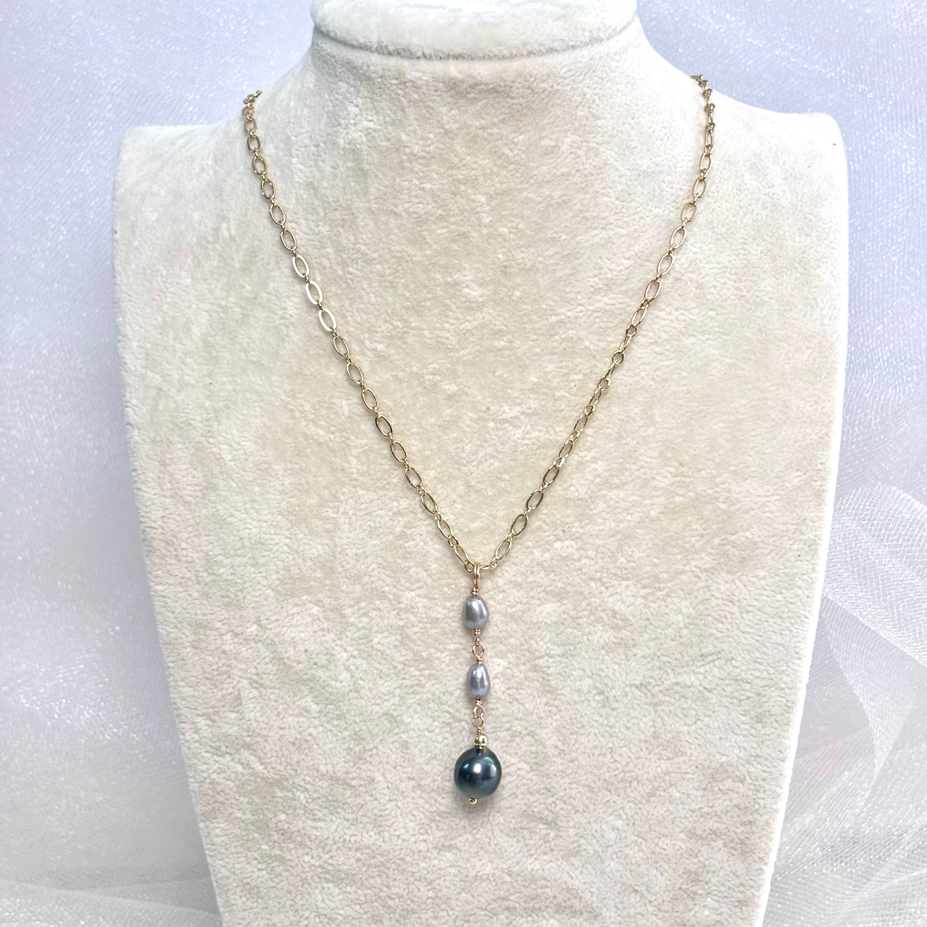 Tahitian pearl Necklace w/ gray pearls