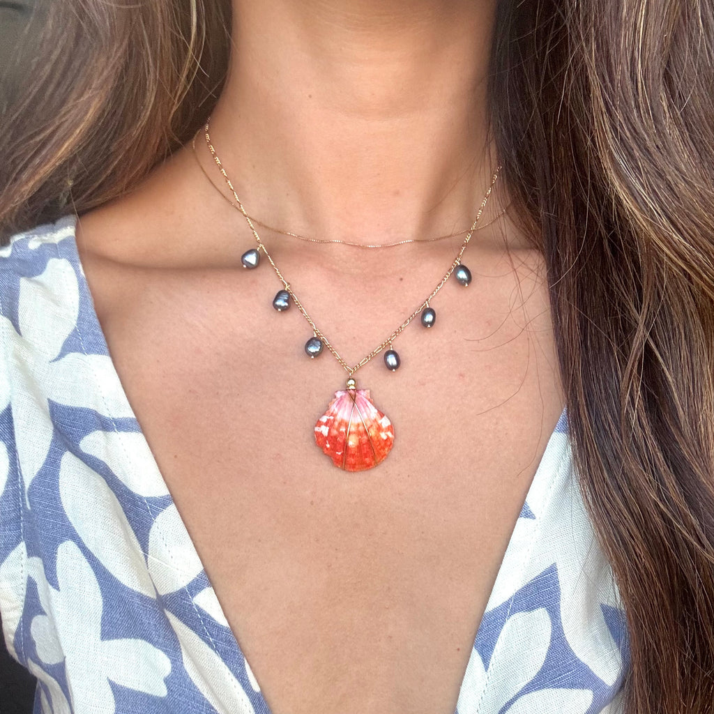 Hawaiian sunrise shell Necklace w/ dark pearls