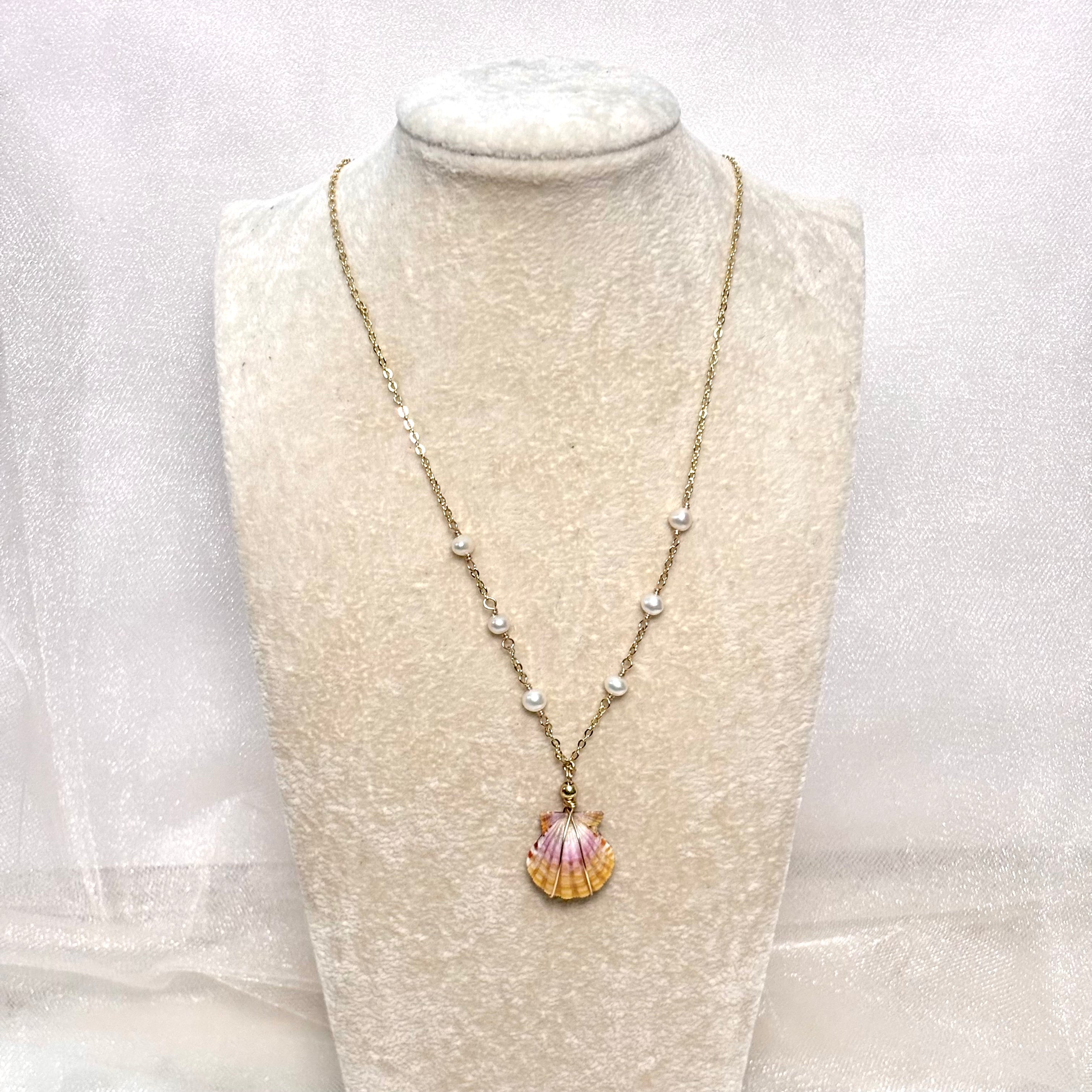 True pair Hawaiian sunrise shell Necklace w/ white pearls