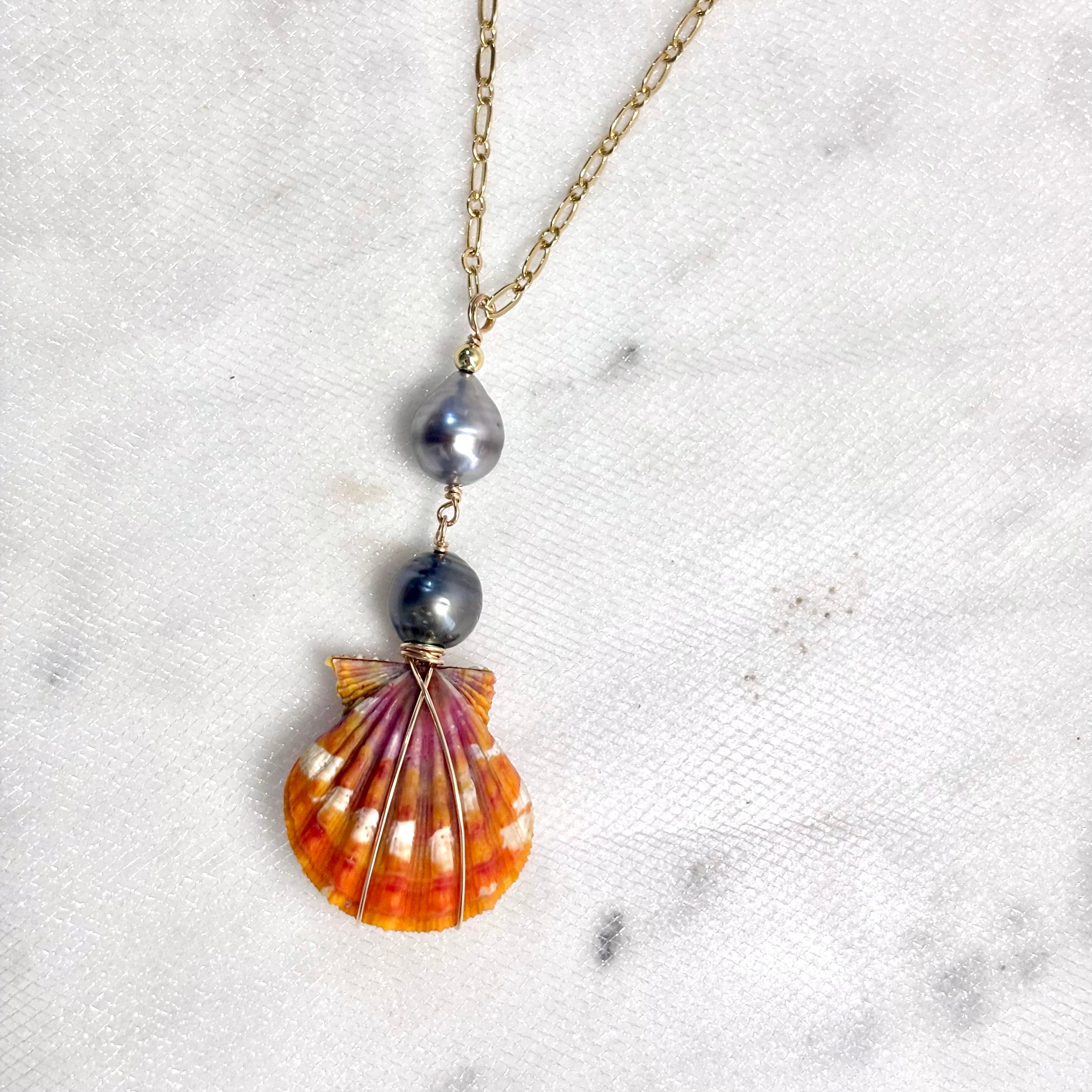 True pair Hawaiian sunrise shell Necklace w/ double Tahitian pearl