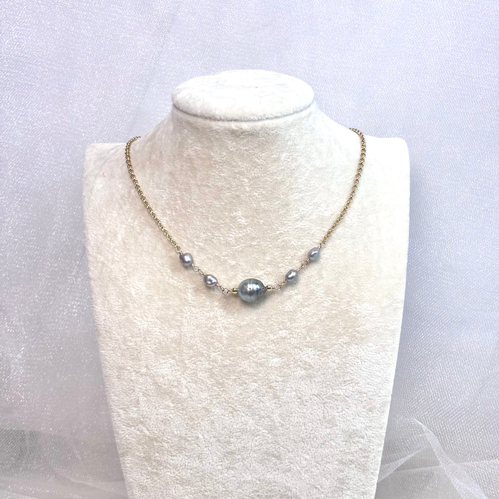 Tahitian pearl Necklace w/ gray pearls