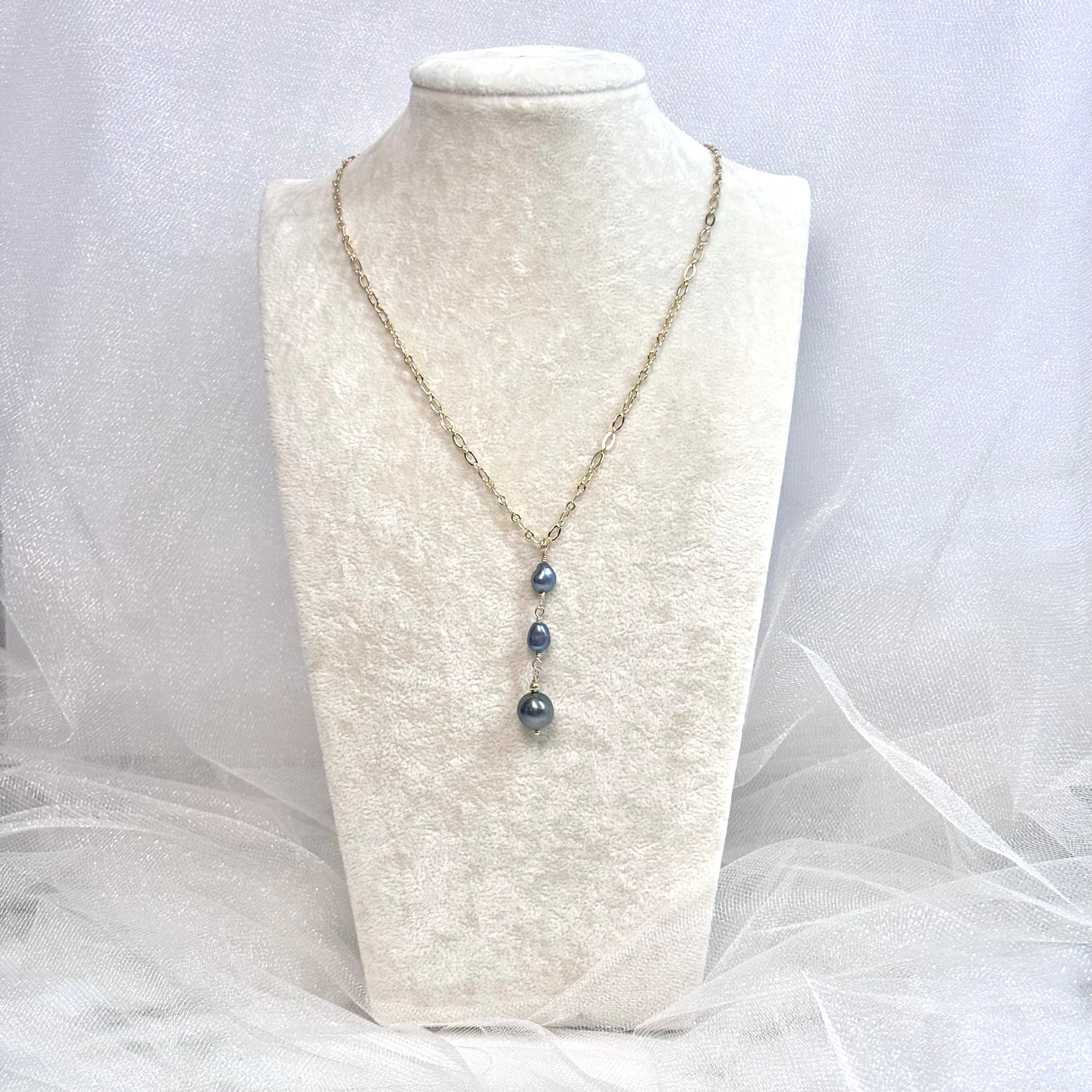 Tahitian pearl Necklace w/ dark pearls