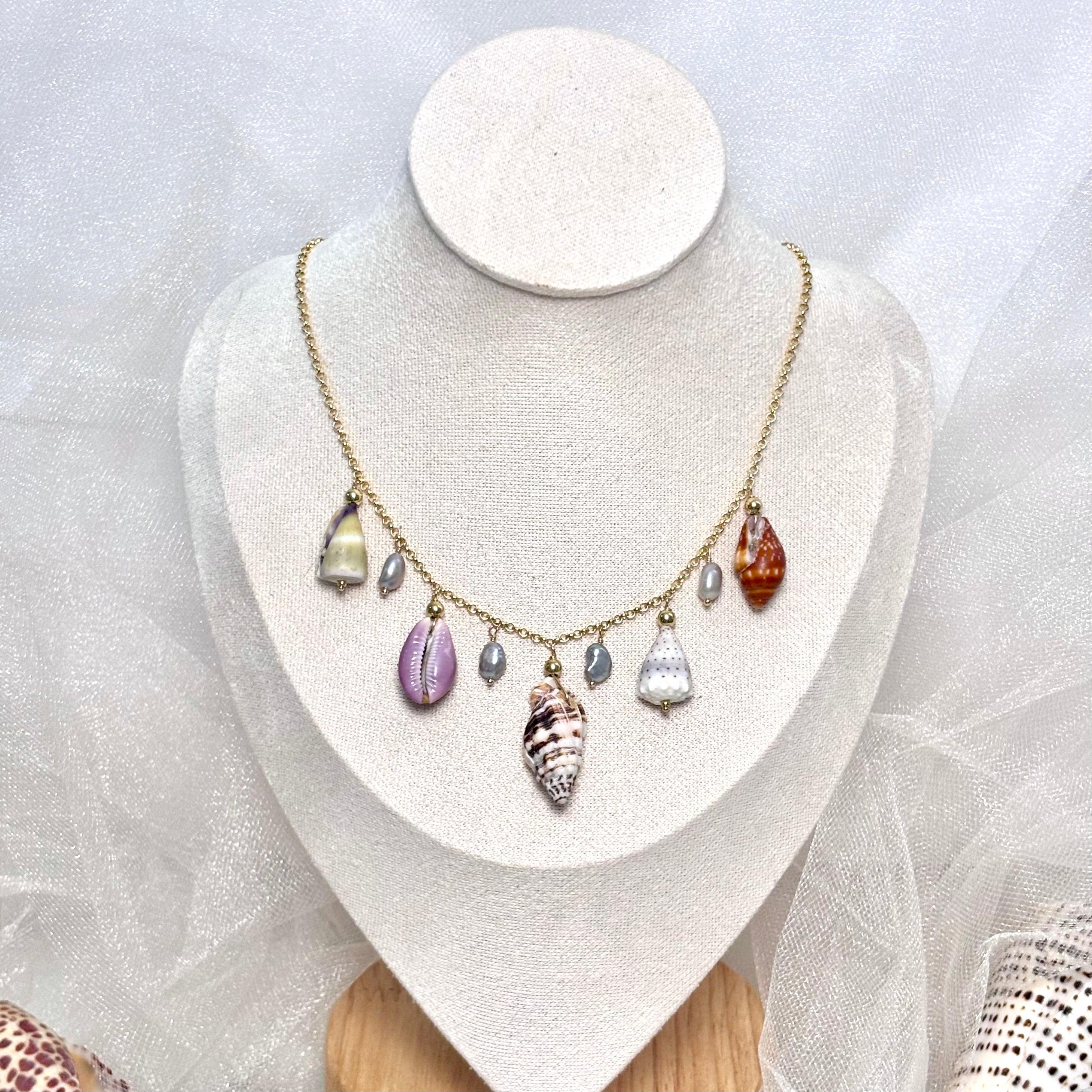 Hawaiian multiple shells charm Necklace w/ light gray pearls