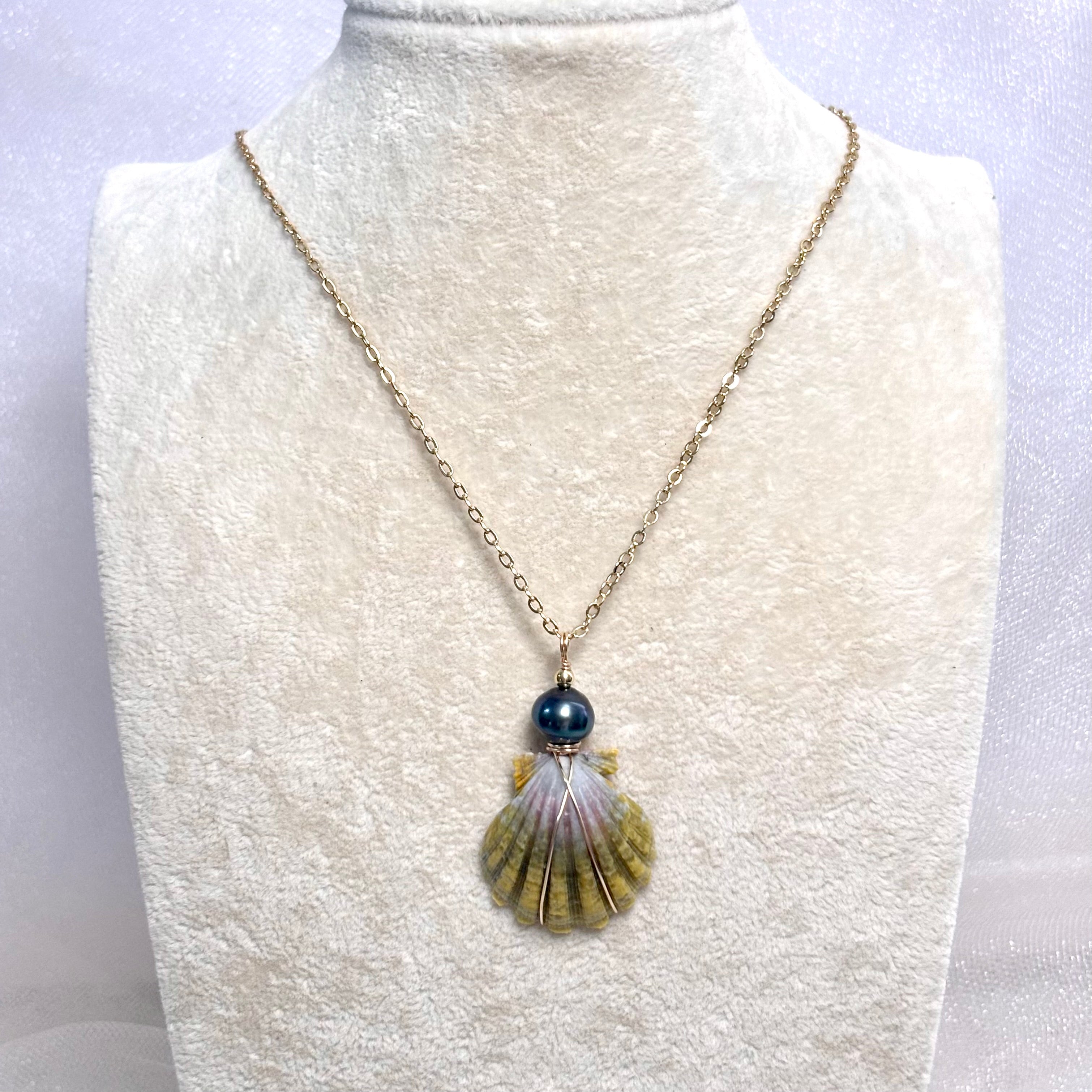 Hawaiian sunrise (moonrise) shell Necklace w/ Tahitian pearl