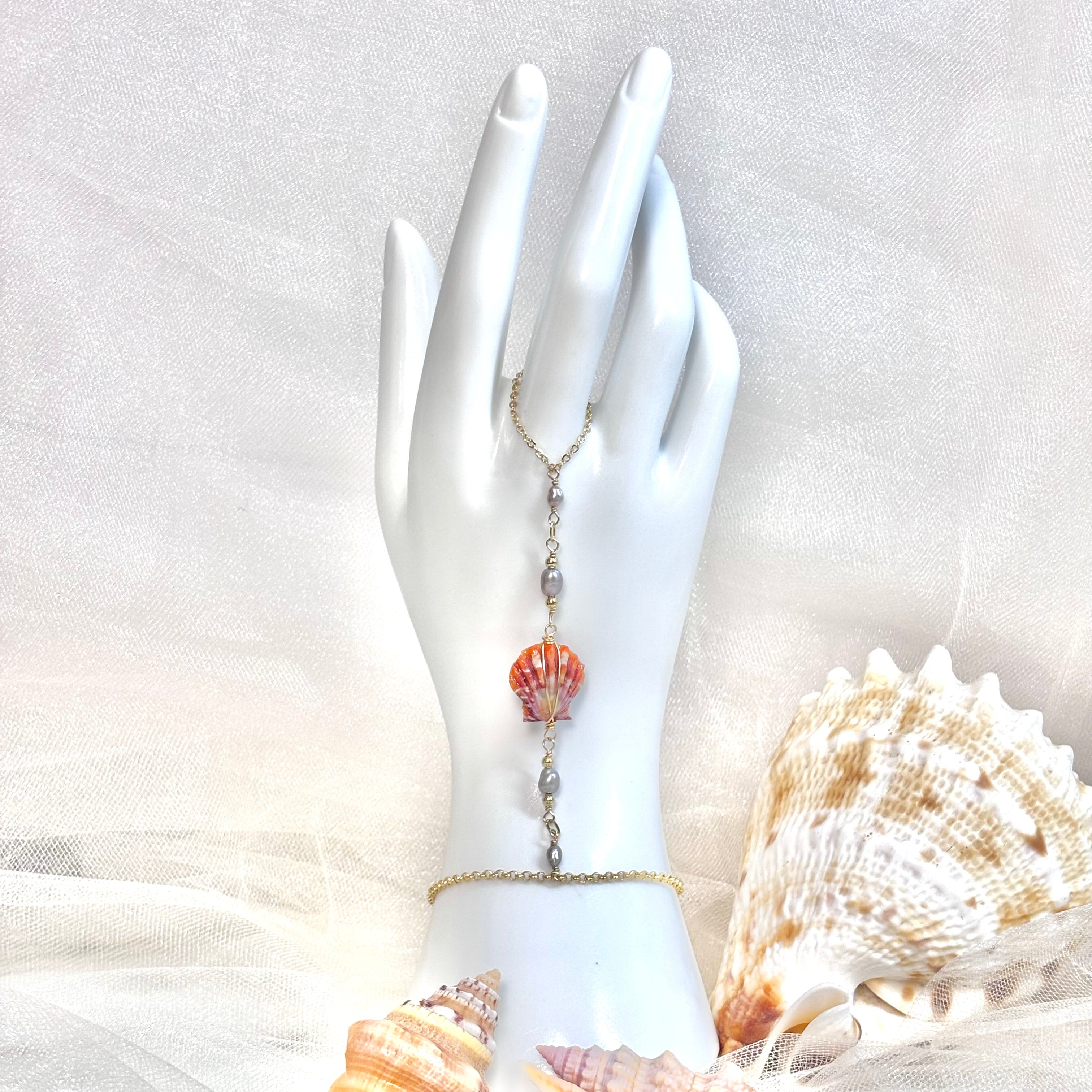 Hawaiian sunrise shell handchain w/ gray pearls