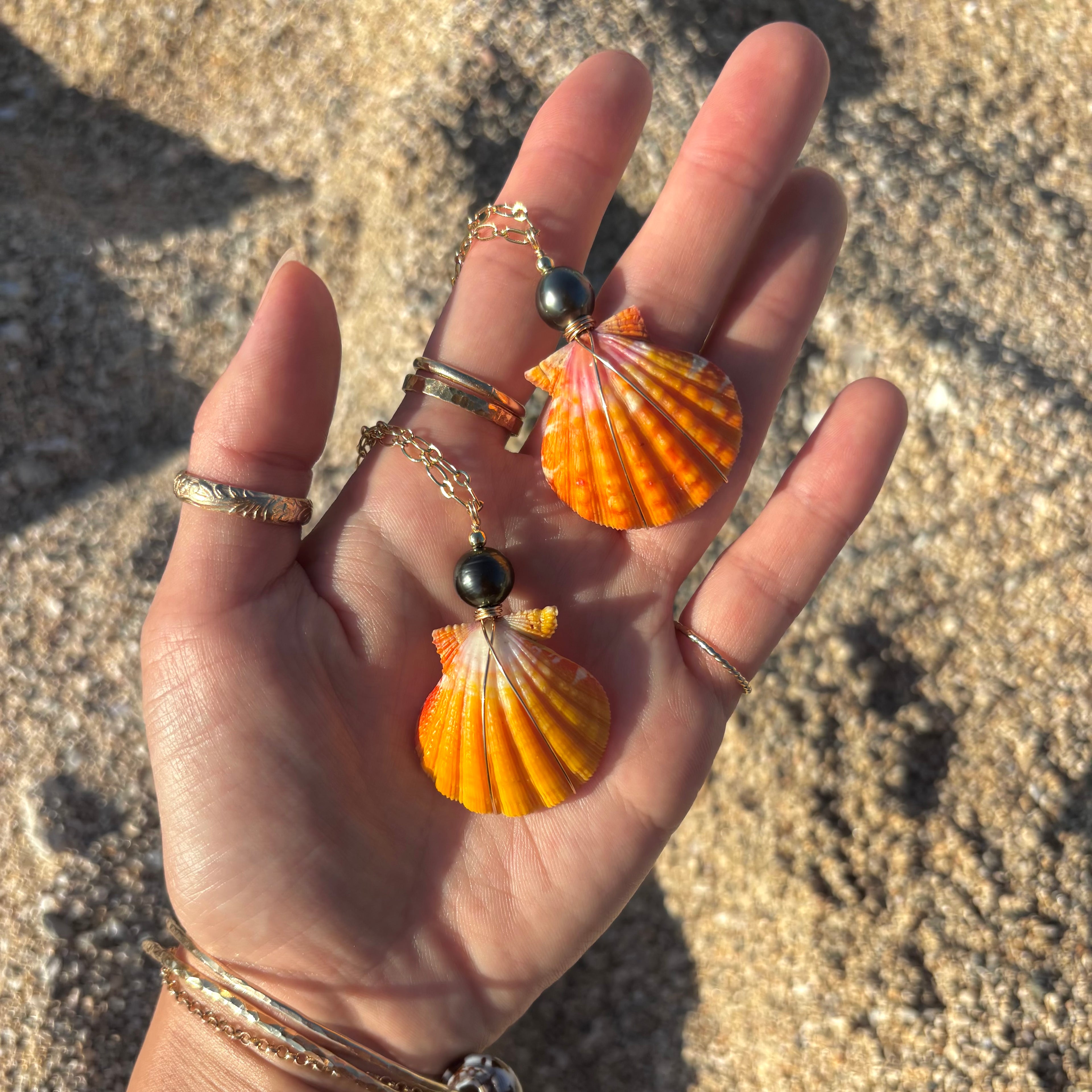 True pair Hawaiian sunrise shell pair Necklace w/ Tahitian pearl
