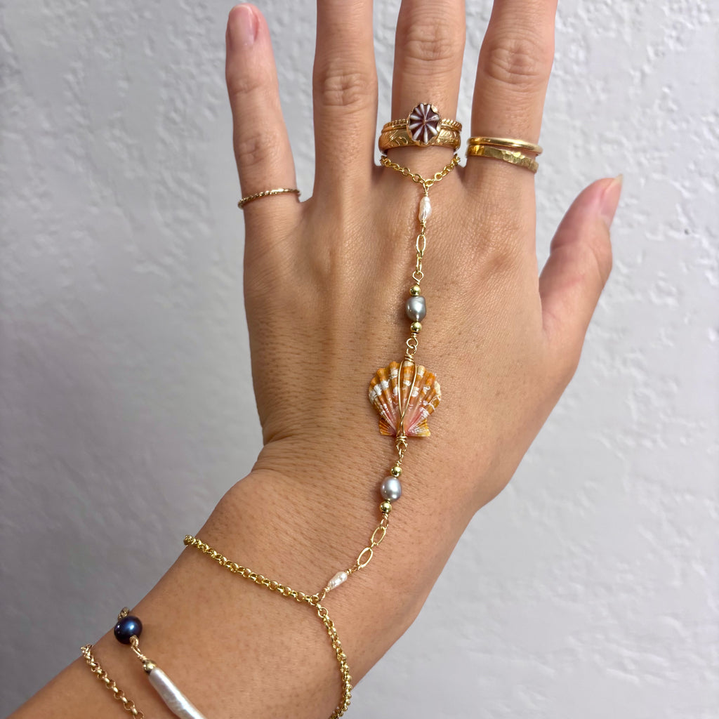 Hawaiian sunrise shell handchain w/ gray pearls