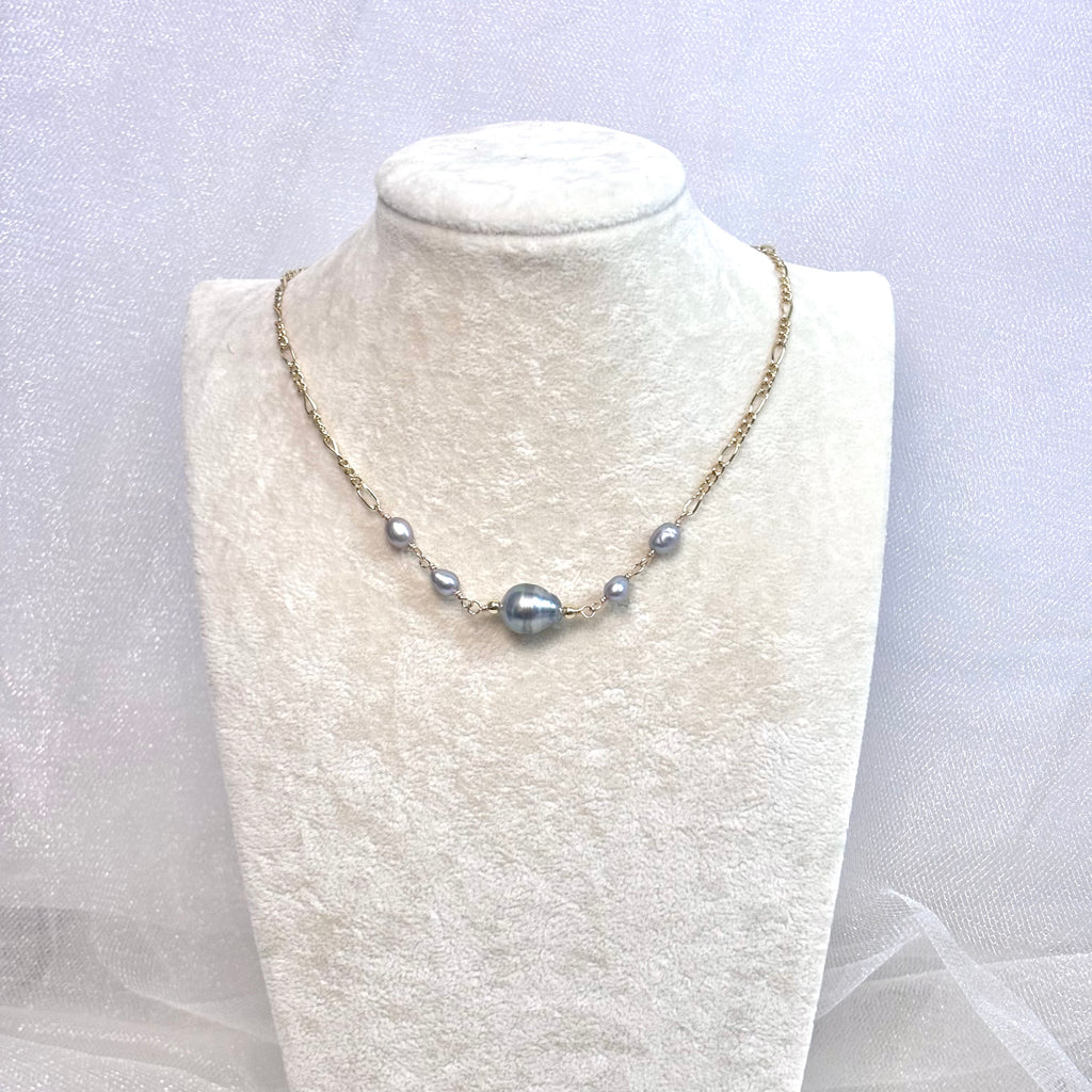 Tahitian pearl Necklace w/ gray pearls