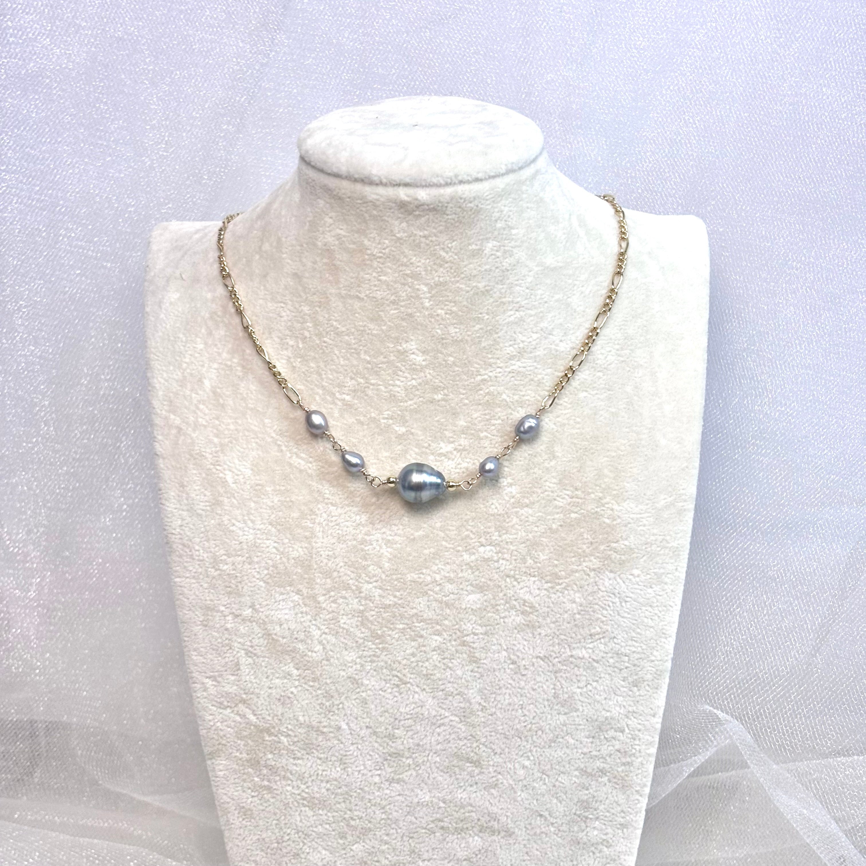 Tahitian pearl Necklace w/ gray pearls