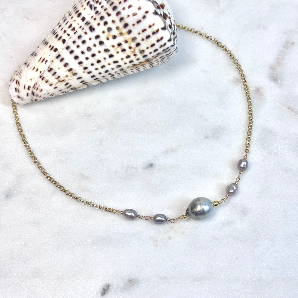 Tahitian pearl Necklace w/ gray pearls